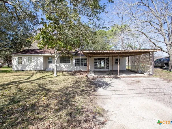 402 Buffalo St, Edna, TX 77957