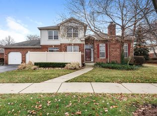 6703 Pine Lake Dr, Tinley Park, IL 60477