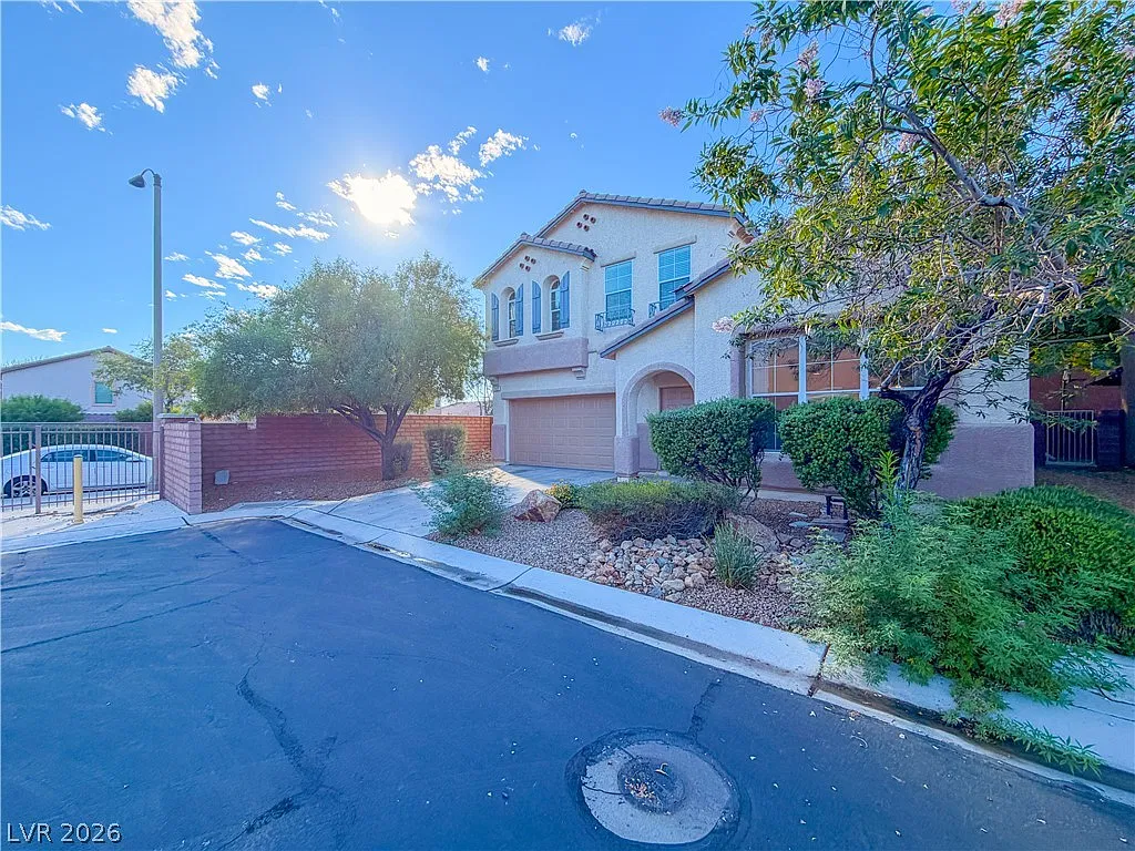 4 bed, 2.5 bath, 2233 sqft, $2,395 — Photo 3