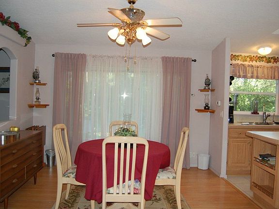 4th image of 16828 Sorbus Ct SE