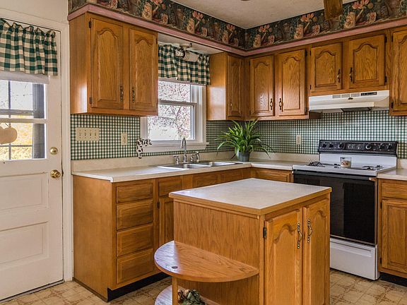 5th image of 4018 Sunflower Ave