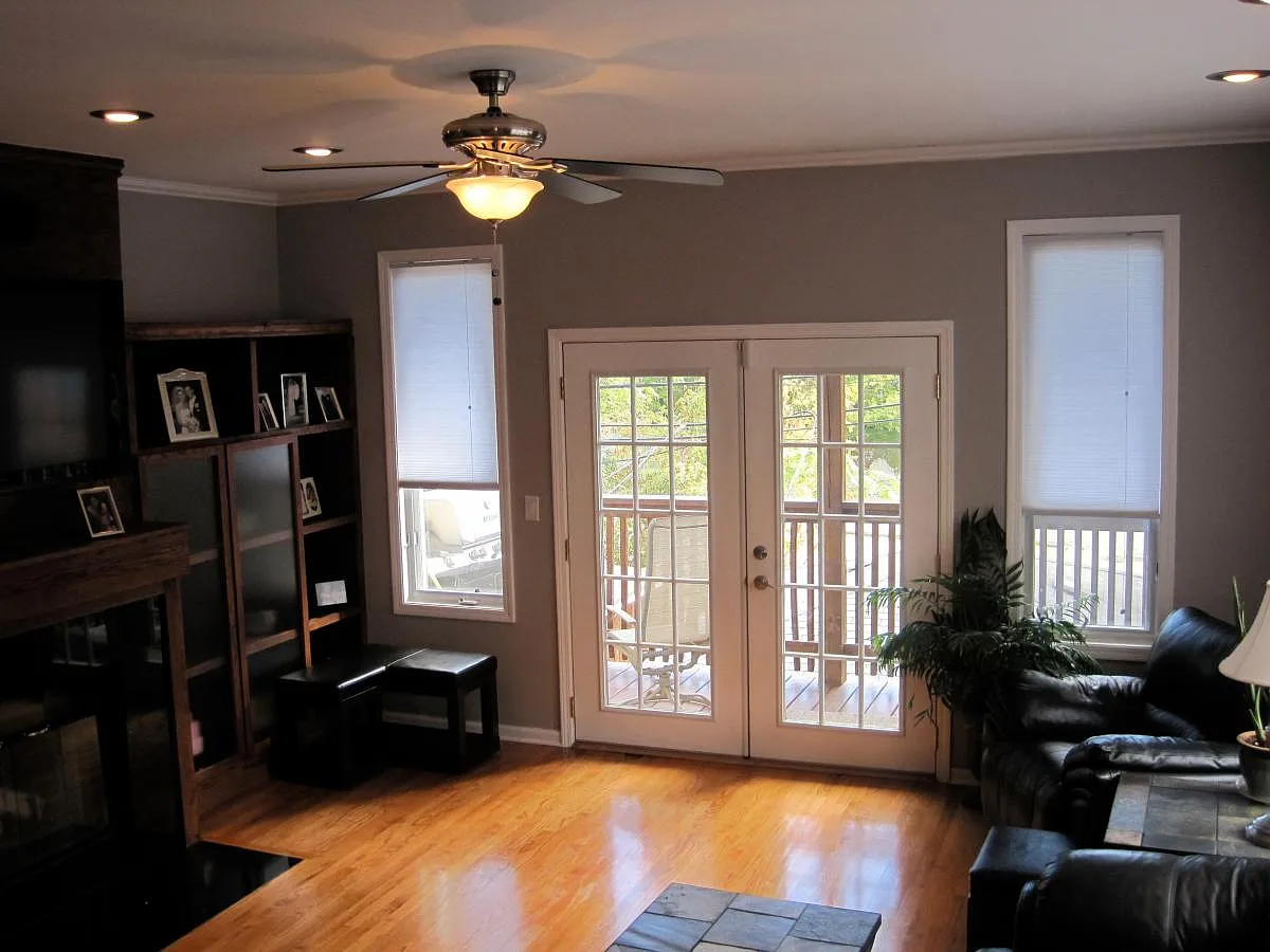 Family Room - 2521 N Wayne Ave #2