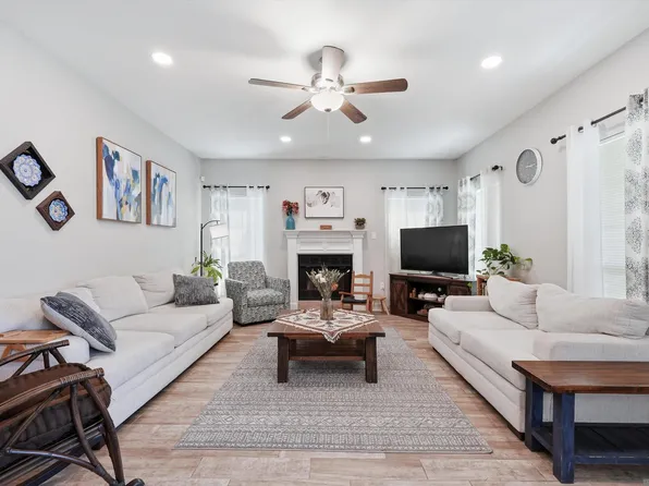755 Meadow Bend Dr, Baton Rouge, LA 70820