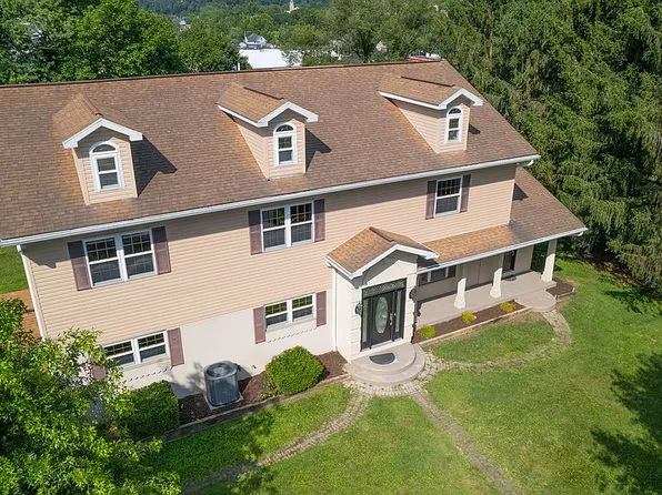 115 4th St, Bridgeport, WV 26330