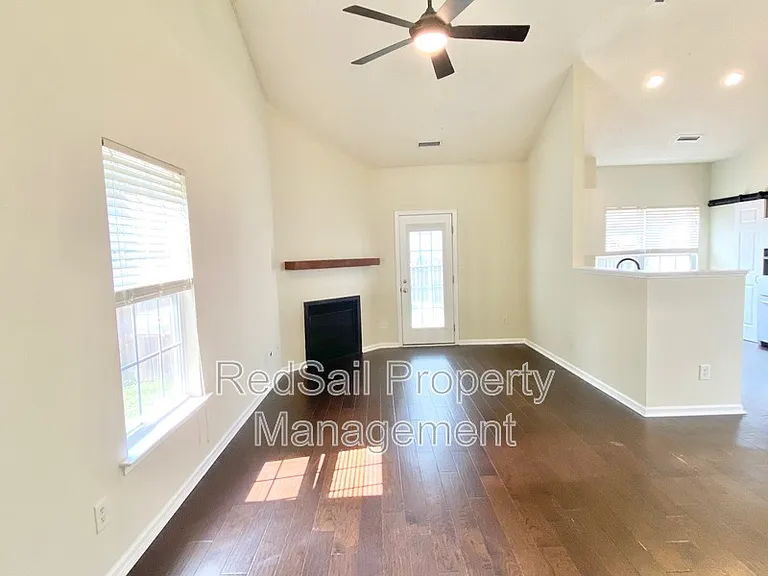 405 Holmes Blvd — Photo 4