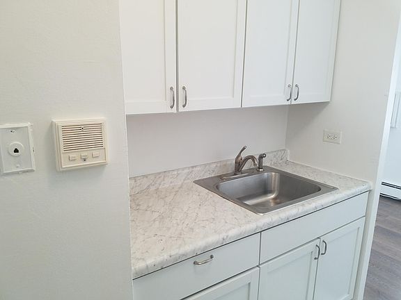 3rd image of 1155 N Boxwood Dr #G2