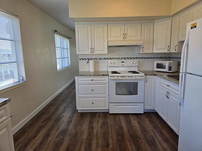 2448 Columbia Dr #72 — Photo 8