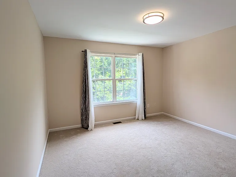 21 York Rd — Photo 9