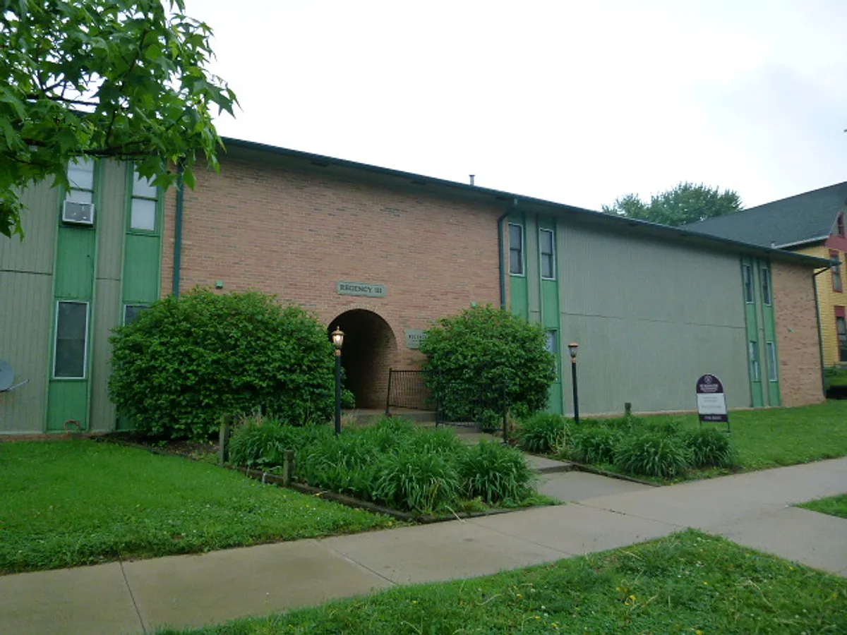 Building Photo - 600 S 4th St