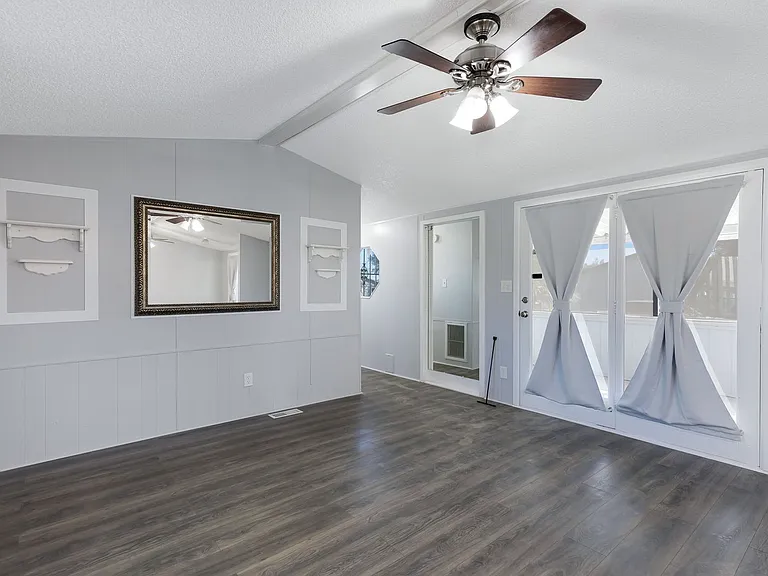 755 W Dewey Ave — Photo 3