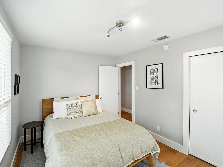 6501 Hickman Ave — Photo 12