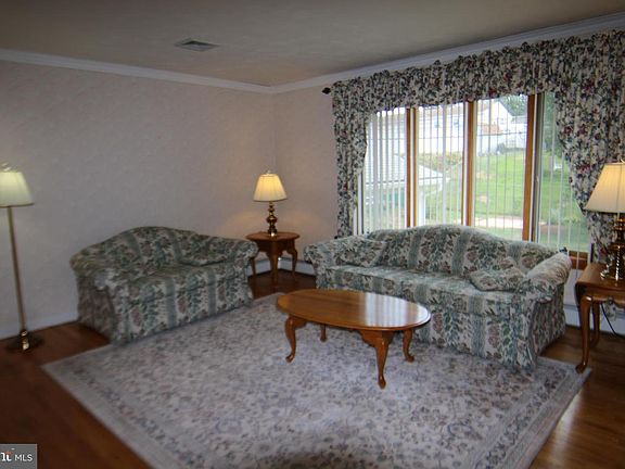 3rd image of 1515 Spring Garden Dr