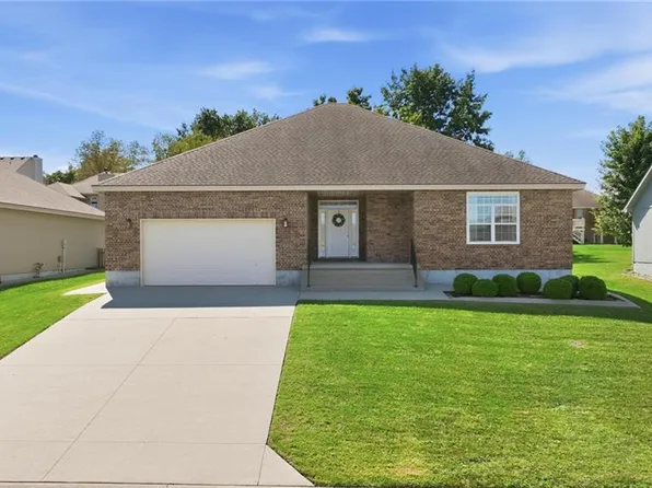 3904 SW Briarwood Oaks Dr, Blue Springs, MO 64015