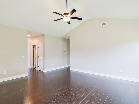 2nd image of 204 Laurel Trace Cir
