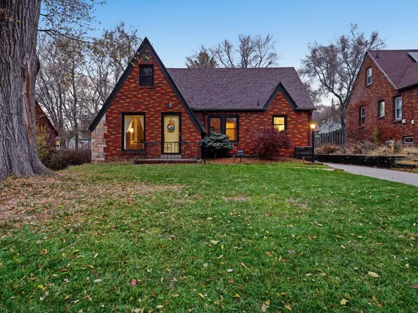 6521 Elmcrest Dr, Windsor Heights, IA 50324