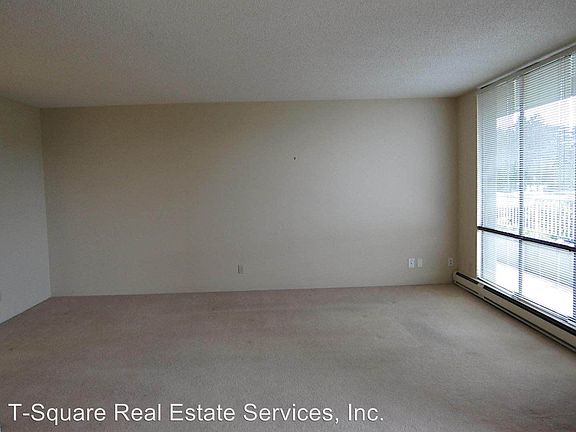3rd image of 6535 Seaview Ave NW APT 204B