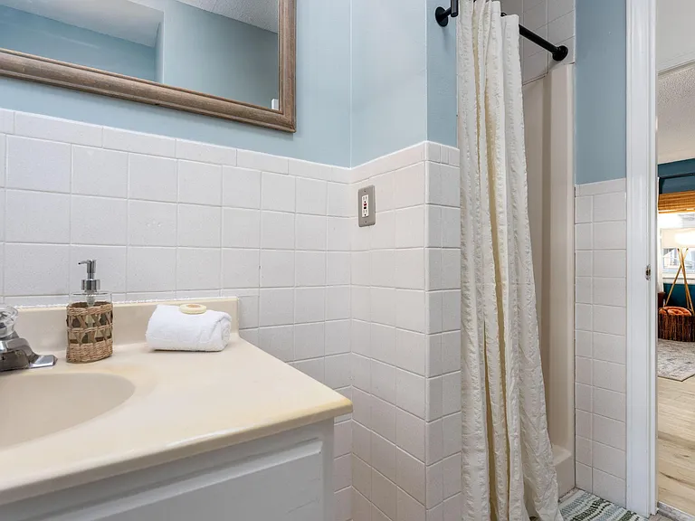 9 Oceanic St #C — Photo 10
