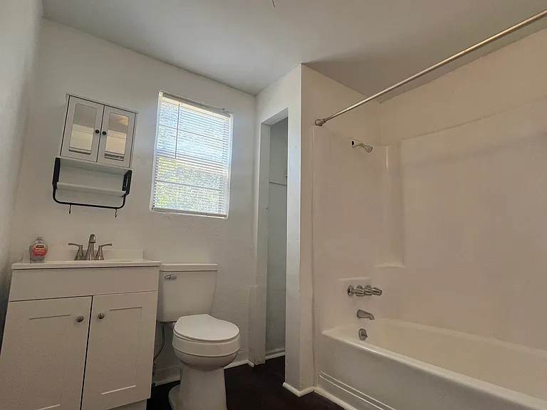 621 W Jones Ave #B — Photo 14