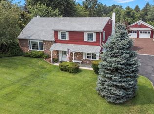 42 E Robin Rd, Holland, PA 18966