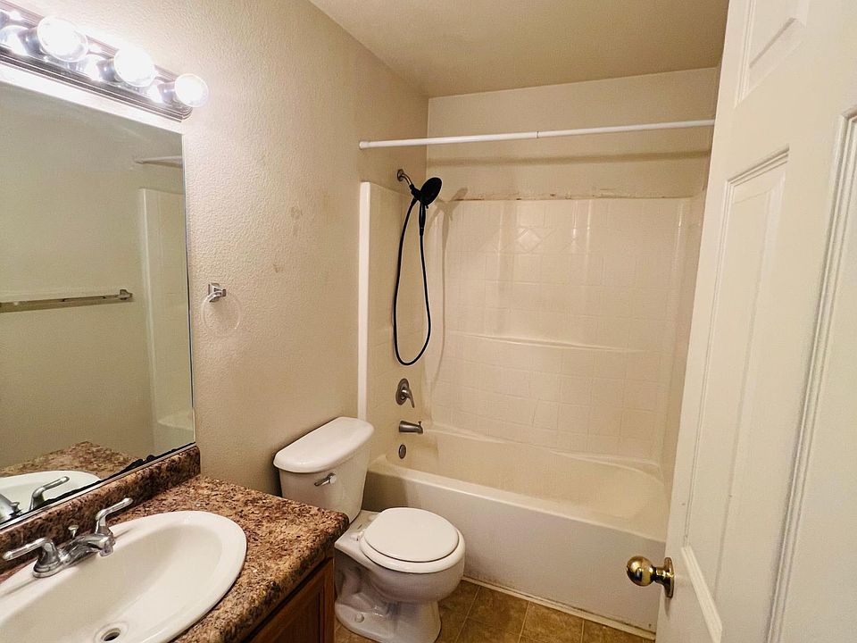 2nd image of 1210 Newlands Dr W APT 3