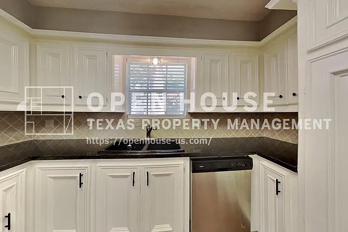 8427 Burwood Park Dr — Photo 5