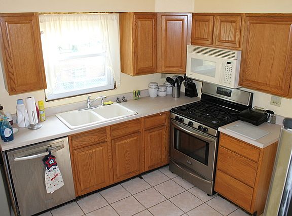 4th image of 31 Whitehall Ave