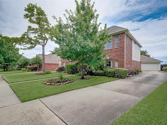 3rd image of 10910 Spruce Knoll Cir