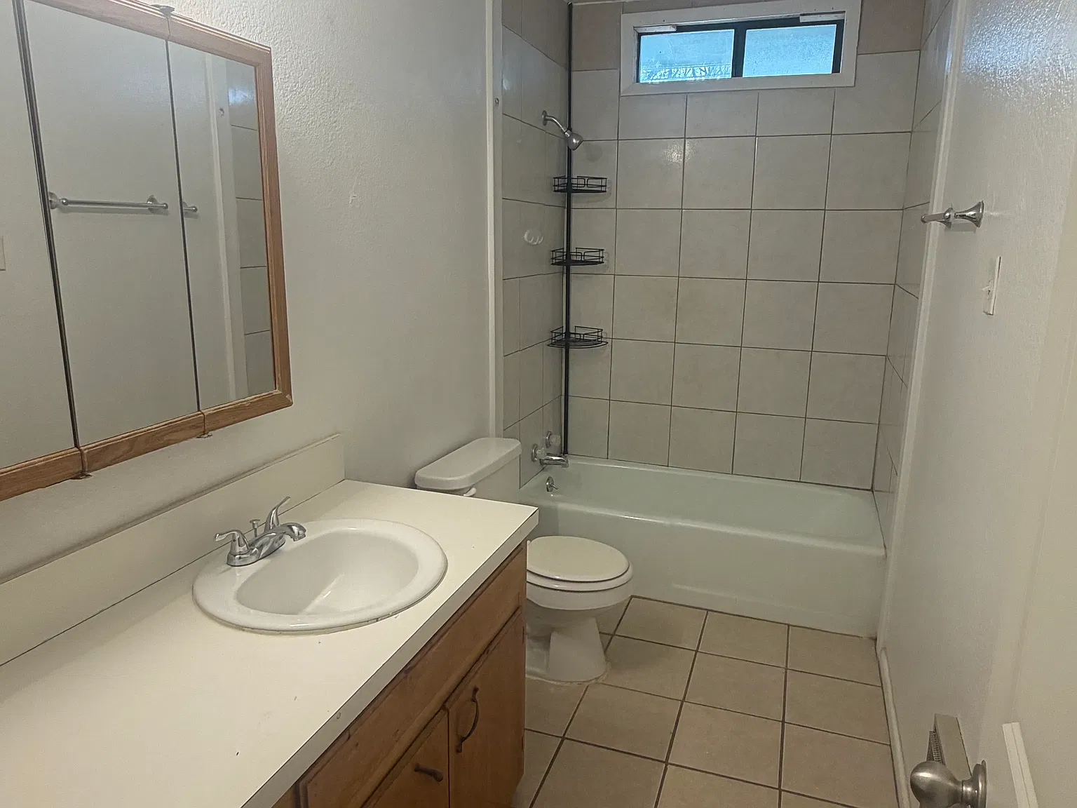 4 bed, 1400 sqft, $1,050 — Photo 3