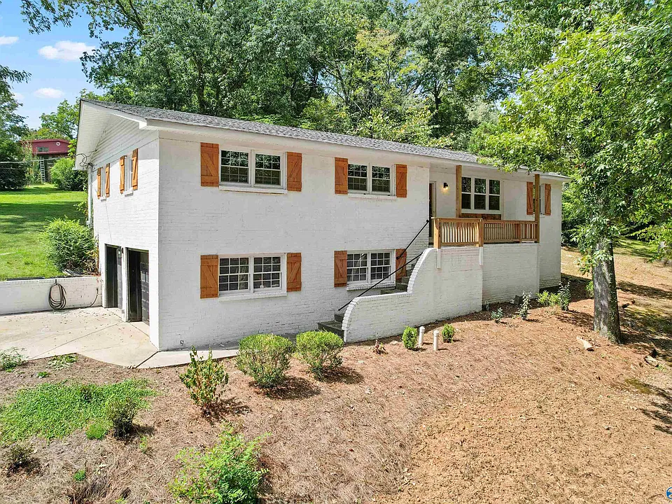 7916 Valley View Dr SE