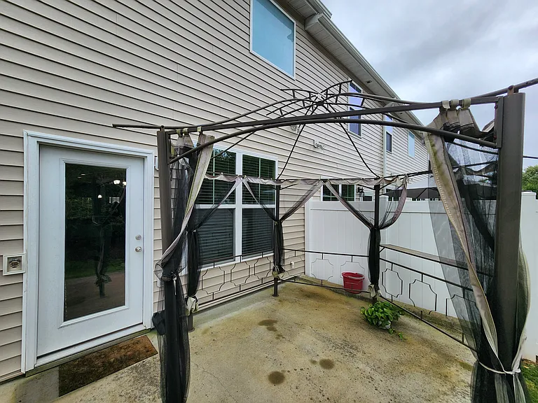 704 Riley Ln — Photo 18