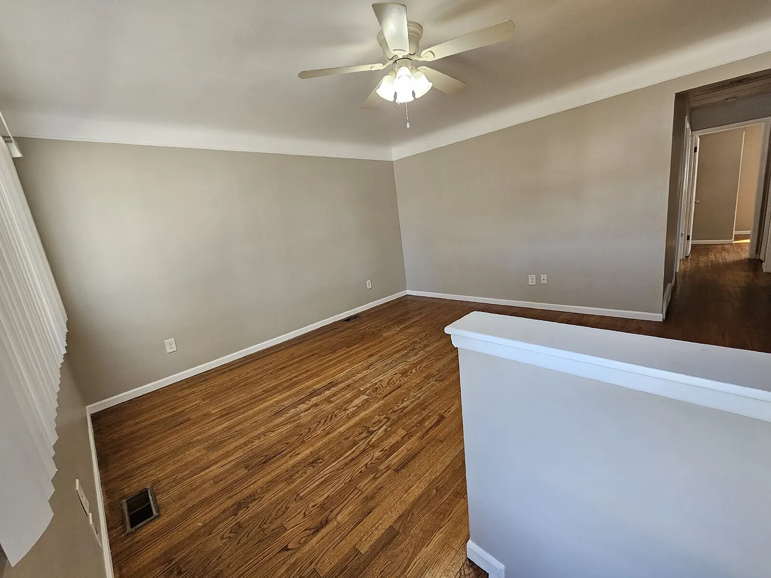 3 bed, 1.0 bath, 1013 sqft, $1,375 — Photo 2