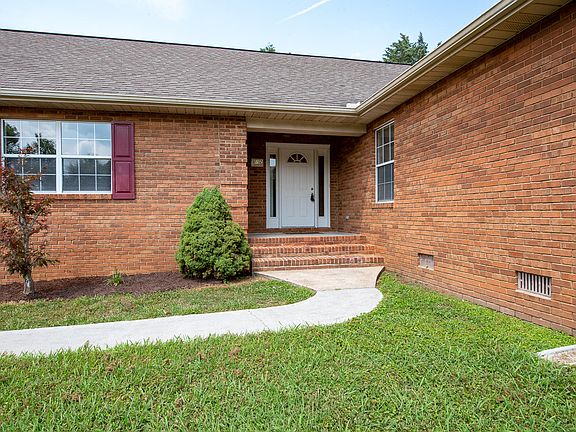 2nd image of 812 Somerset Dr