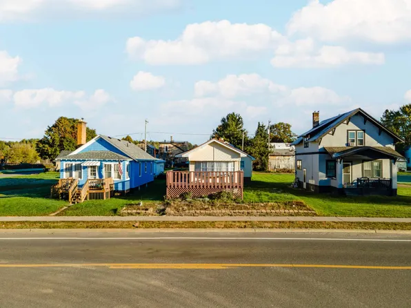 816 W Adams St, Iron River, MI 49935