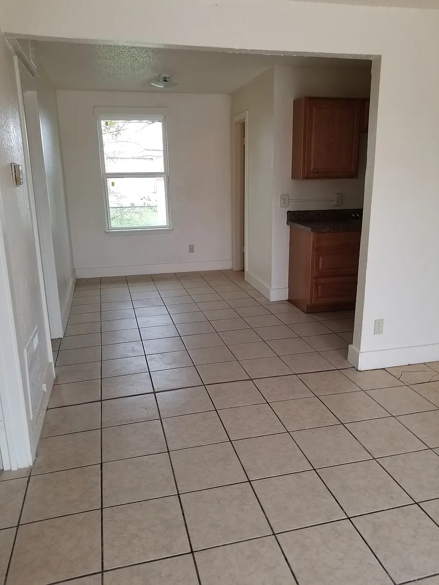 Building Photo - 536 S 54th St