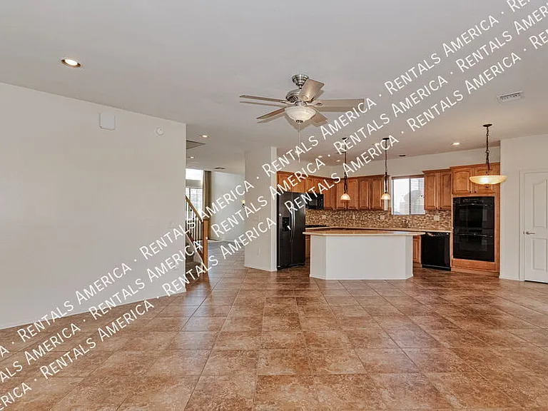 89 E Brearley Dr — Photo 3