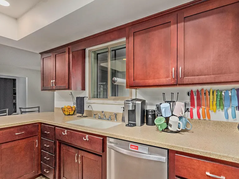 1922 E Laguna Dr — Photo 11