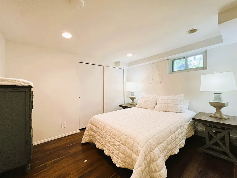 370 Macarthur Ave — Photo 26