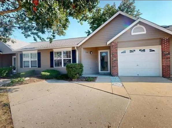 1228 Shirley Ridge Dr, Saint Charles, MO 63304