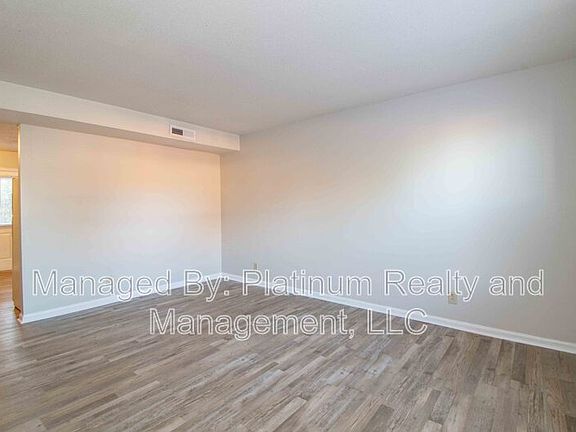 2nd image of 809A Golfview Pl