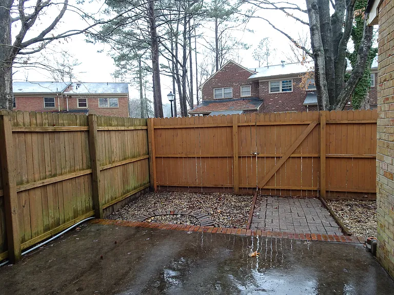 411 Hustings Ln #C — Photo 11
