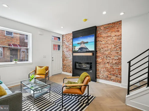 2232 S Opal St, Philadelphia, PA 19145