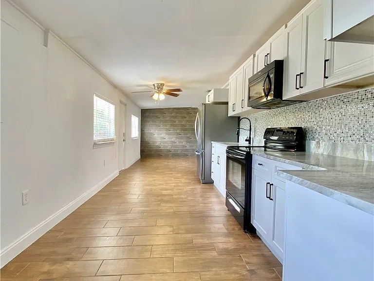 106 Leeland Heights Blvd W — Photo 16