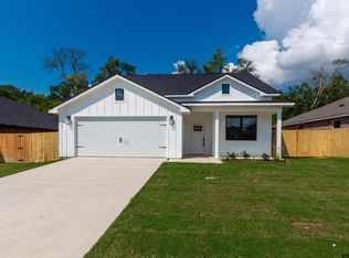 16230 Crossing Cir, Lindale, TX 75771