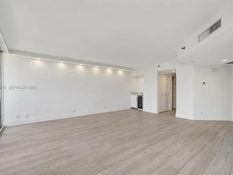 1000 Island Blvd #707 — Photo 6