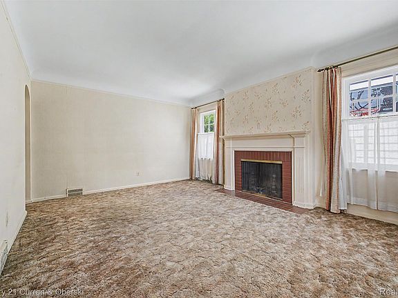 3rd image of 19036 Outer Dr