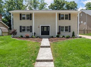 948 Barbara Ann Ln, Ballwin, MO 63021