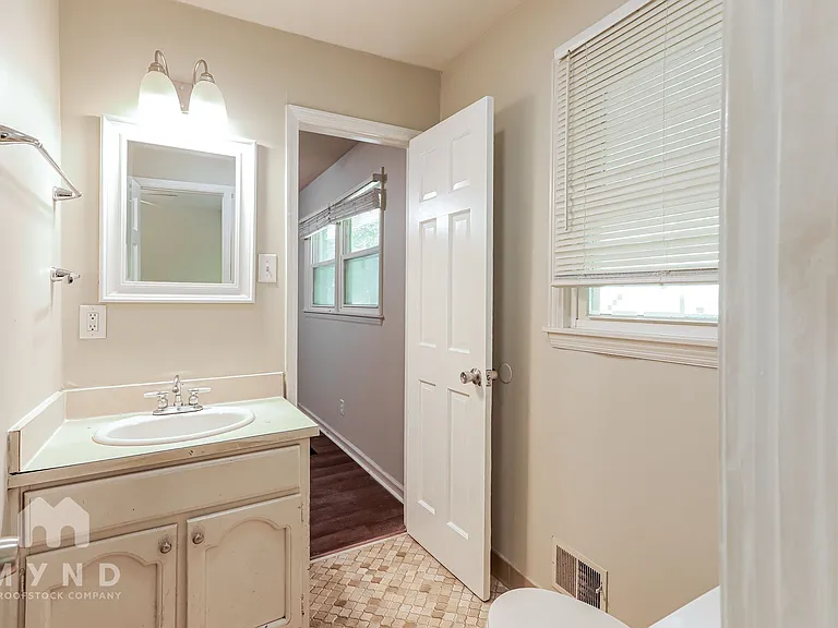 1840 Westridge Dr — Photo 17