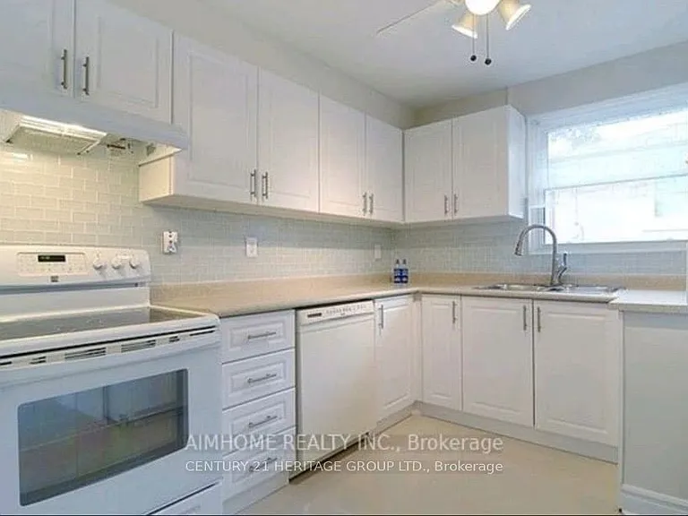 39 Lindsay Ave #MAIN FLOOR — Photo 4