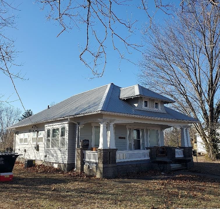 1st image of 503 W 6th St