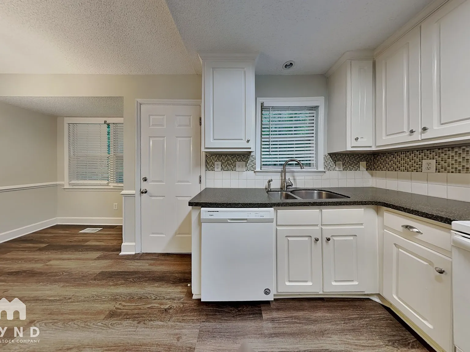3 bed, 2.0 bath, 1254 sqft, $1,830 — Photo 4